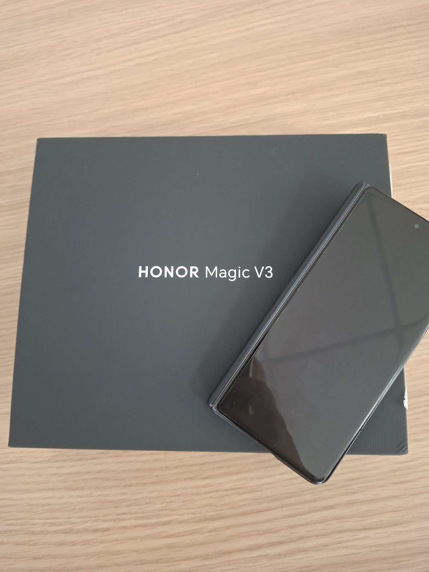 КАТО НОВ! Продавам Honor Magic v3