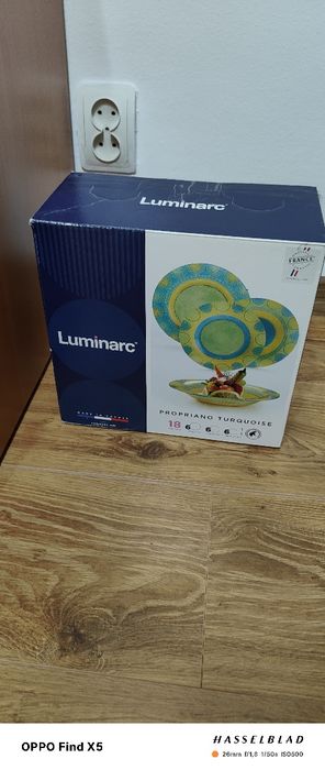 Vând servici de masa cal.1 fabricat la Cluj.12 persoane