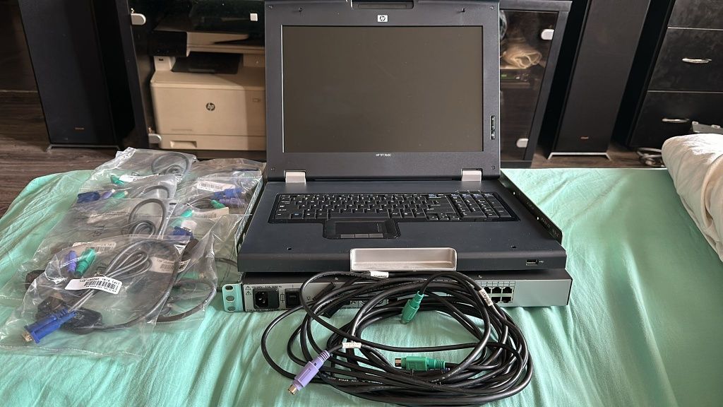 KVM + switch Consola HP Remote Management 17 inch completă