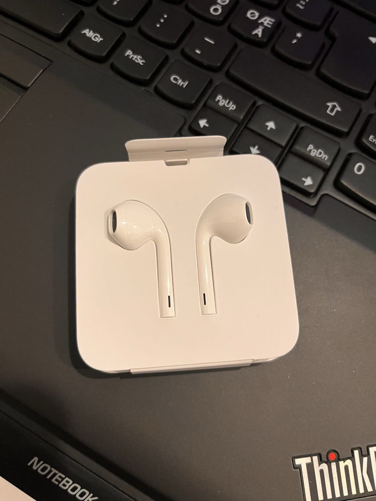 Casti Apple EarPods cu Lightning Connector