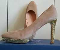 Елегантни обувки с лека платформа