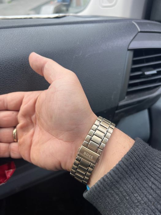 Спешно ПРОДАВАМ часовник Мъжки Hugo Boss 1513848 Champion Chronograph