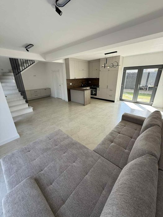 Închiriez casă tip duplex