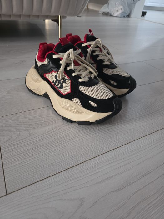 Încălțăminte made by socety