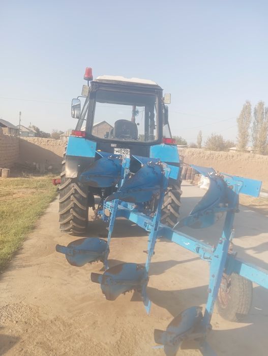 Traktor sotiladi sog holda