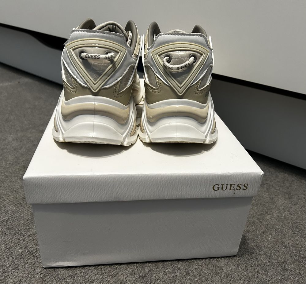 Дамски маратонки GUESS
