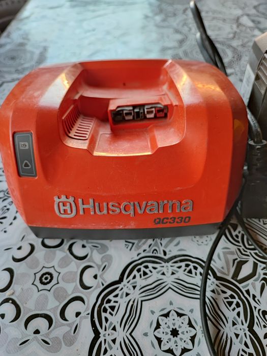 Acumulator și statie de încărcare Husqvarna