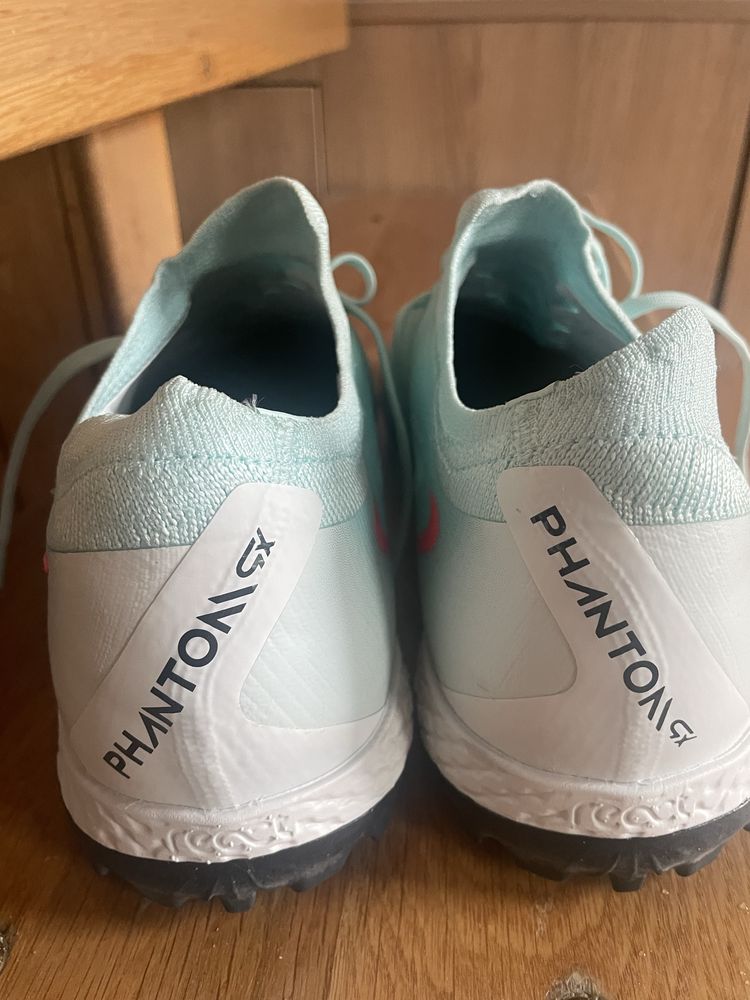 Продавам футболни обувки Nike Phantom GX 2 Pro