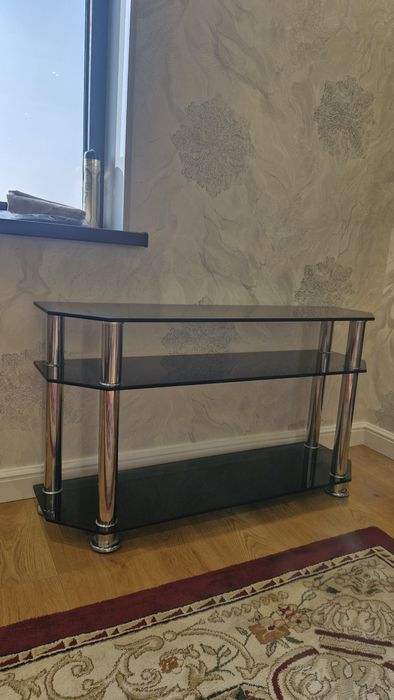 Продаётся стеклянная подставка под телевизор