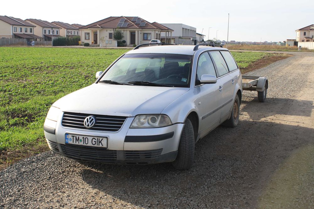 Vand WVPassat 2001, bine întretinut şi remorcă.