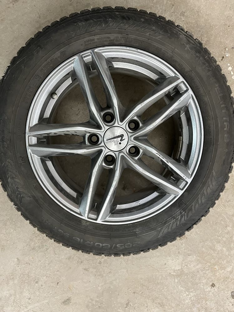 Продам шины с дисками Nokian Hakkepelita 8