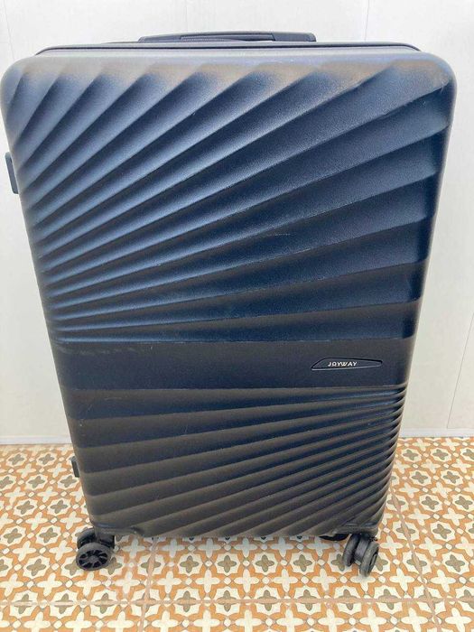 Чемодан на колесиках, большой