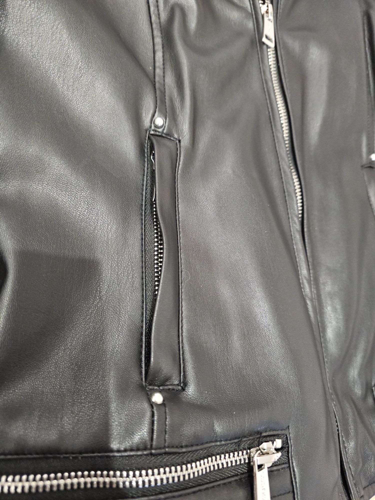 Дамско кожено яке Guess XS