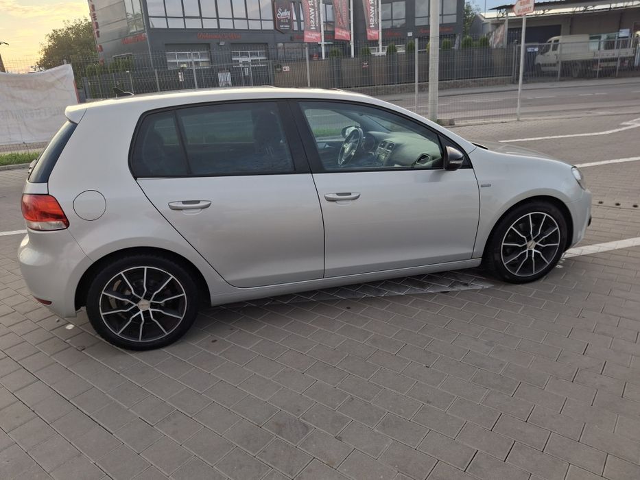 Vând Volkswagen Golf VI