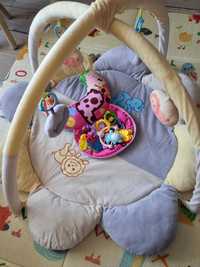 Активна гимнастика + бебешка възглавница за игра по корем
