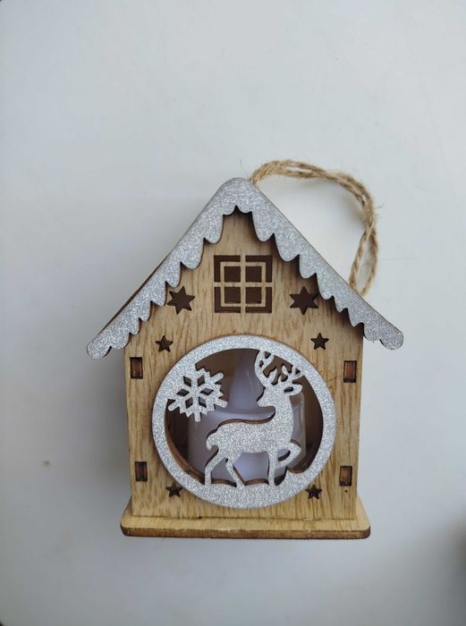 Светящийся домик, внутри свеча