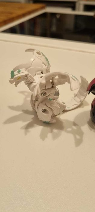 Vand bakugan 8 bucati