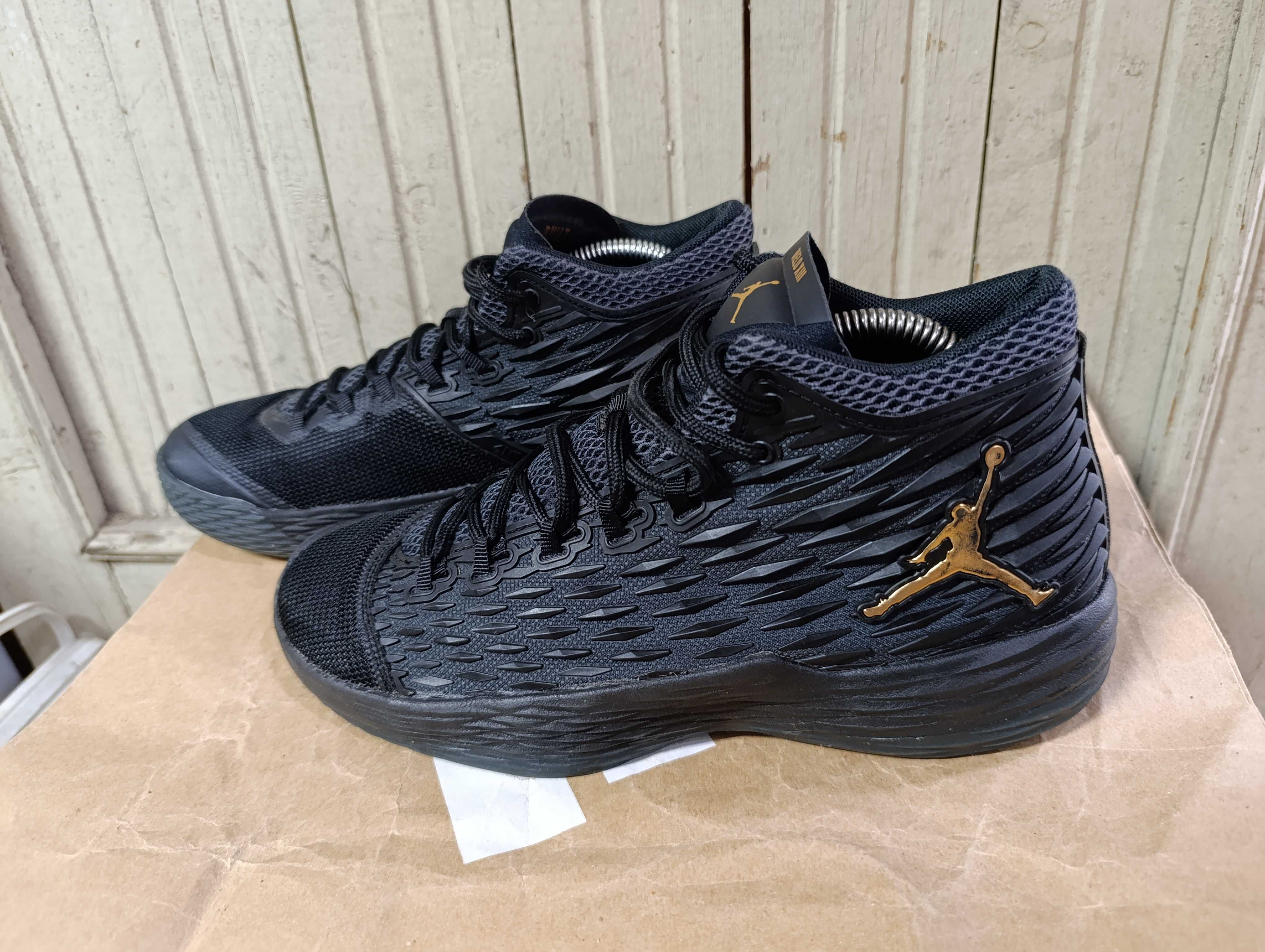 Jordan Melo M13 Black Metallic Gold''оригинални маратонки 43 номер