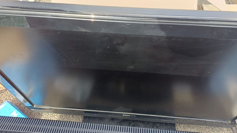 Vând TV Philips Diagonala 95 cm