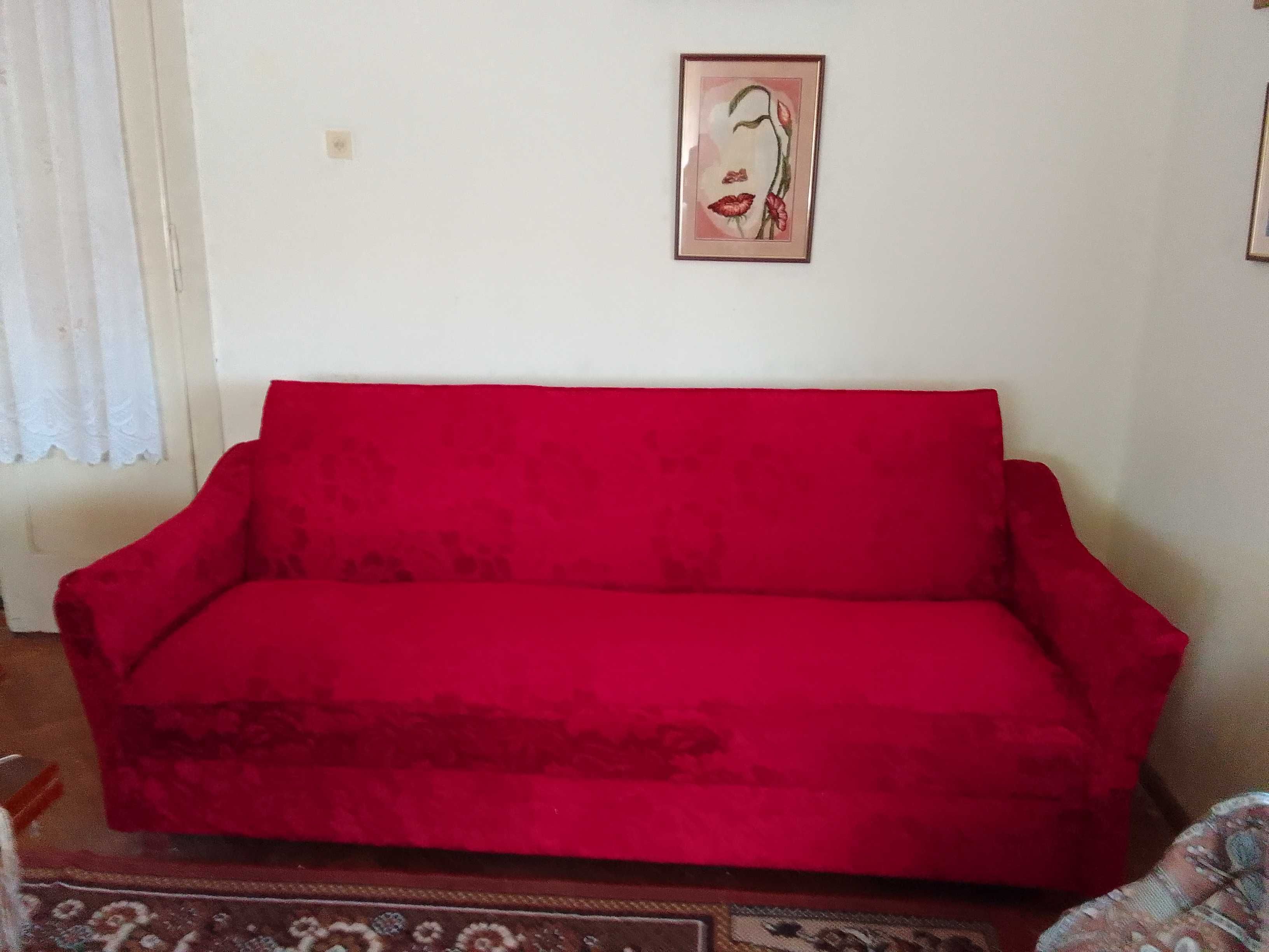 Vânzare mobila sufragerie, o canapea și două fotolii