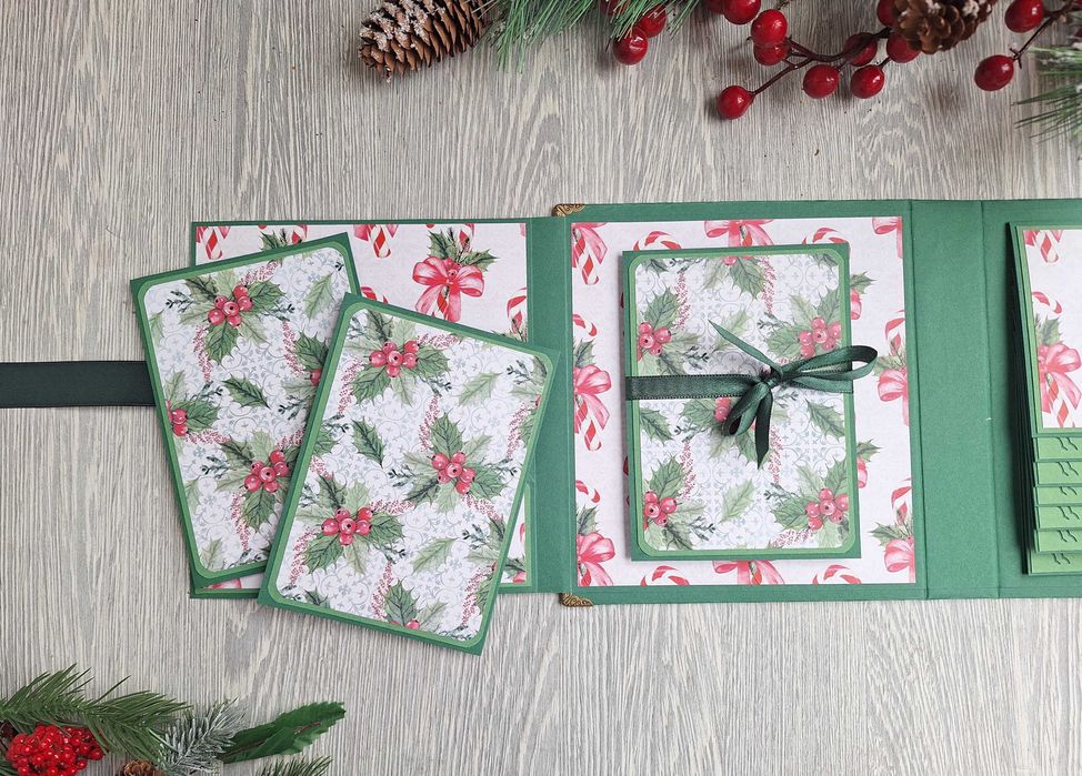 Скрапбук албум в зелено, с коледни елементи, ръчна изработка /53.36