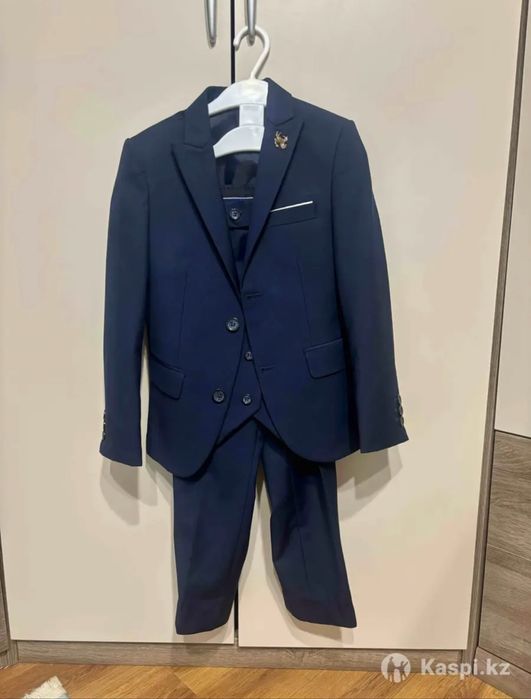 Костюм детский тройка