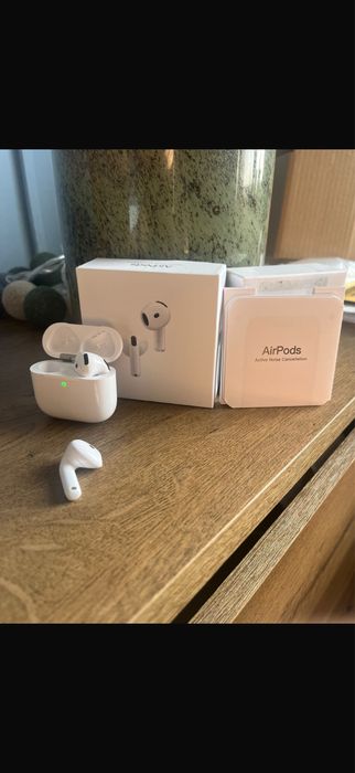 Se vinde airpords 4