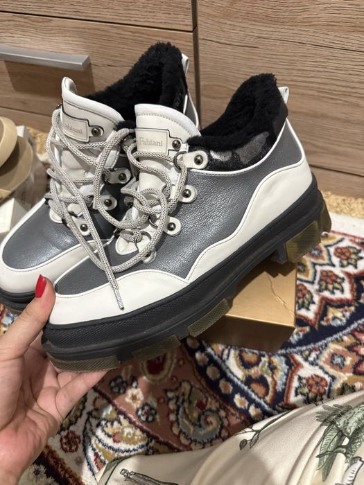 Продам срочно обувь