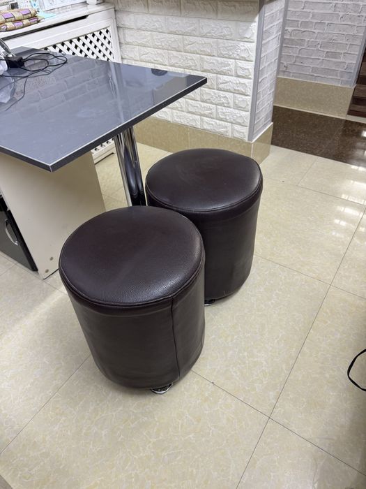 Продается телевизор и мебель для офиса