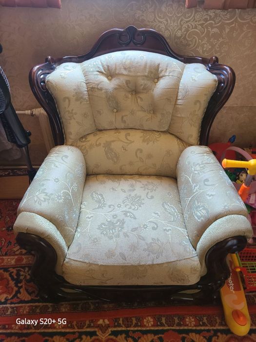 Divan va kreslolar sotiladi Продается диван и кресла