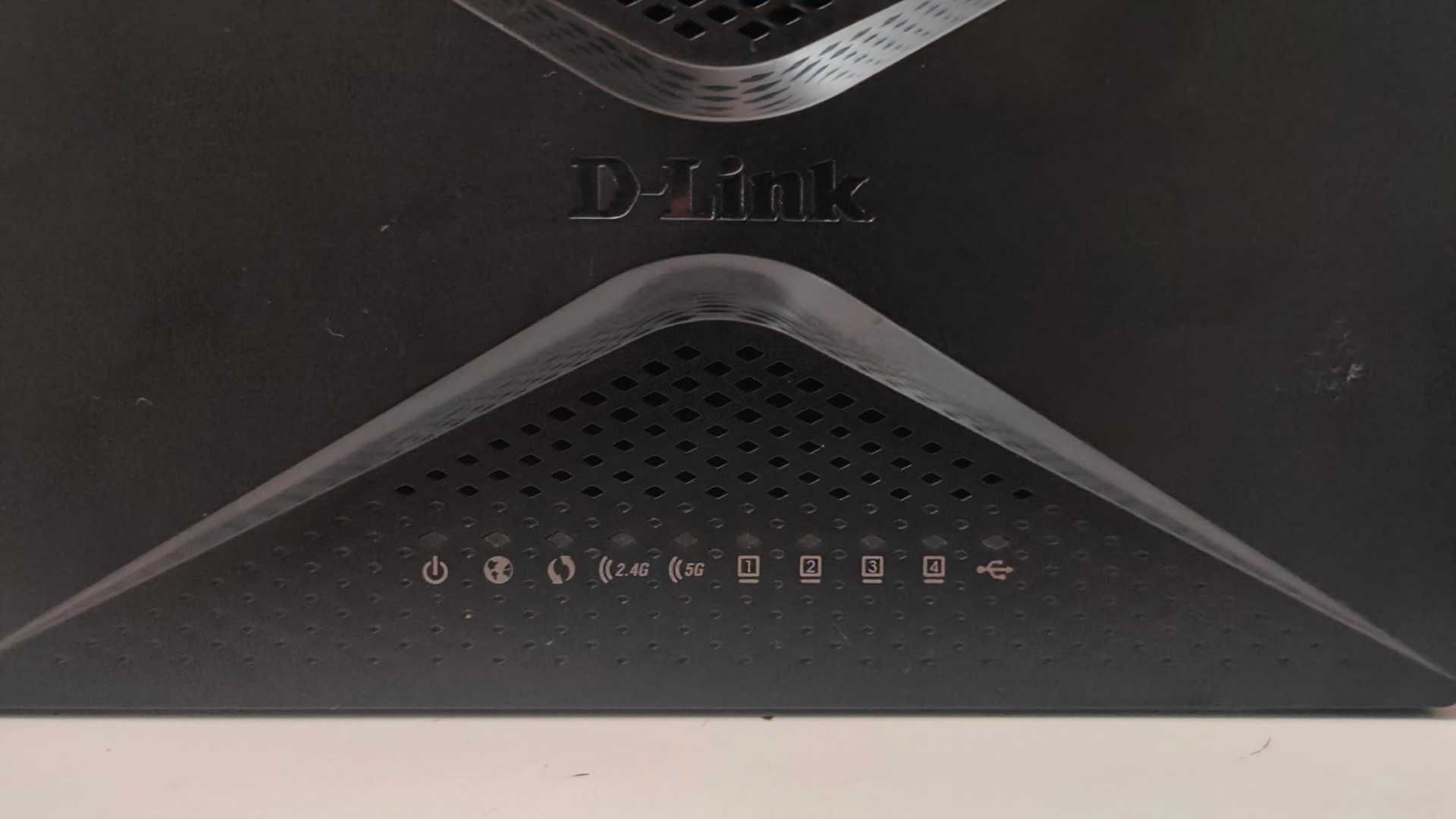 Рутер D-Link DIR-853R1 AC1300 2,4 и 5 MHz 5G Wi-Fi и USB 3 БЕЗОТКАЗЕН!