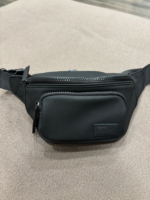 Чанта бананка черен цвят