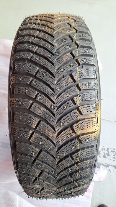 Продам  новую зимнюю шину Michelin X-Ice north4