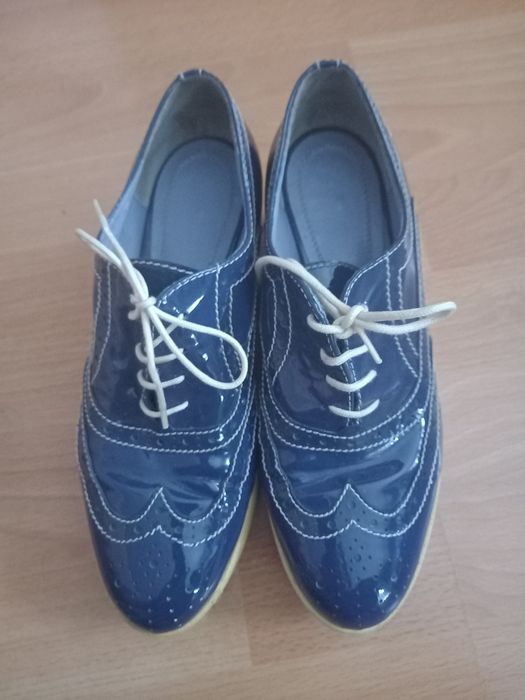 Pantofi din lac de piele 37