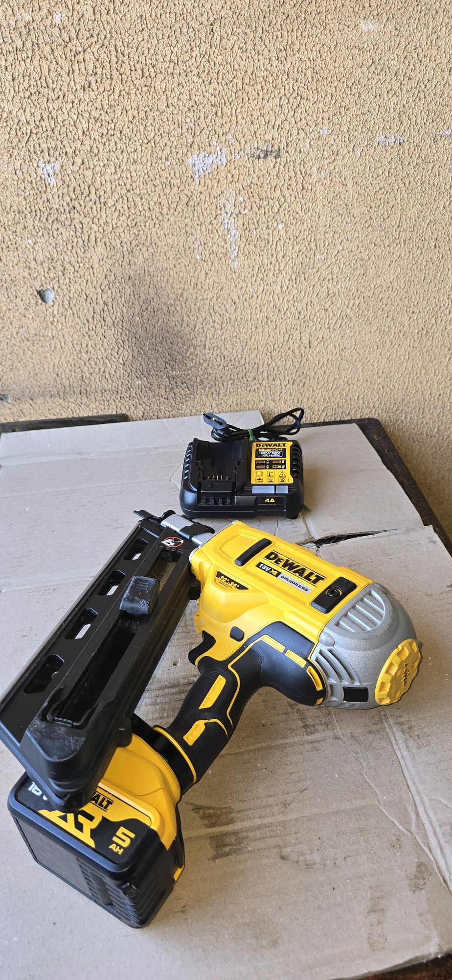 Dewalt DCN695 pistol cuie brushless 2023