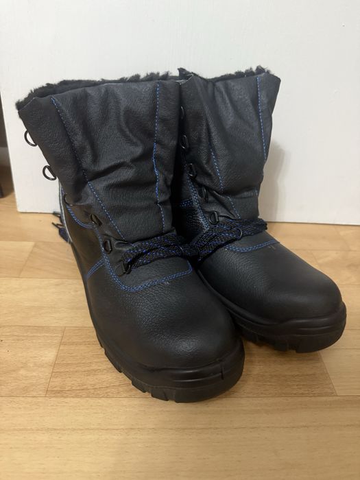 продам ботинки новые 42 осень