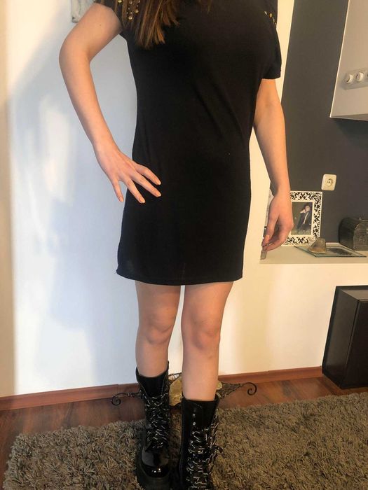 Черна рокля със златни декорации размер S/M