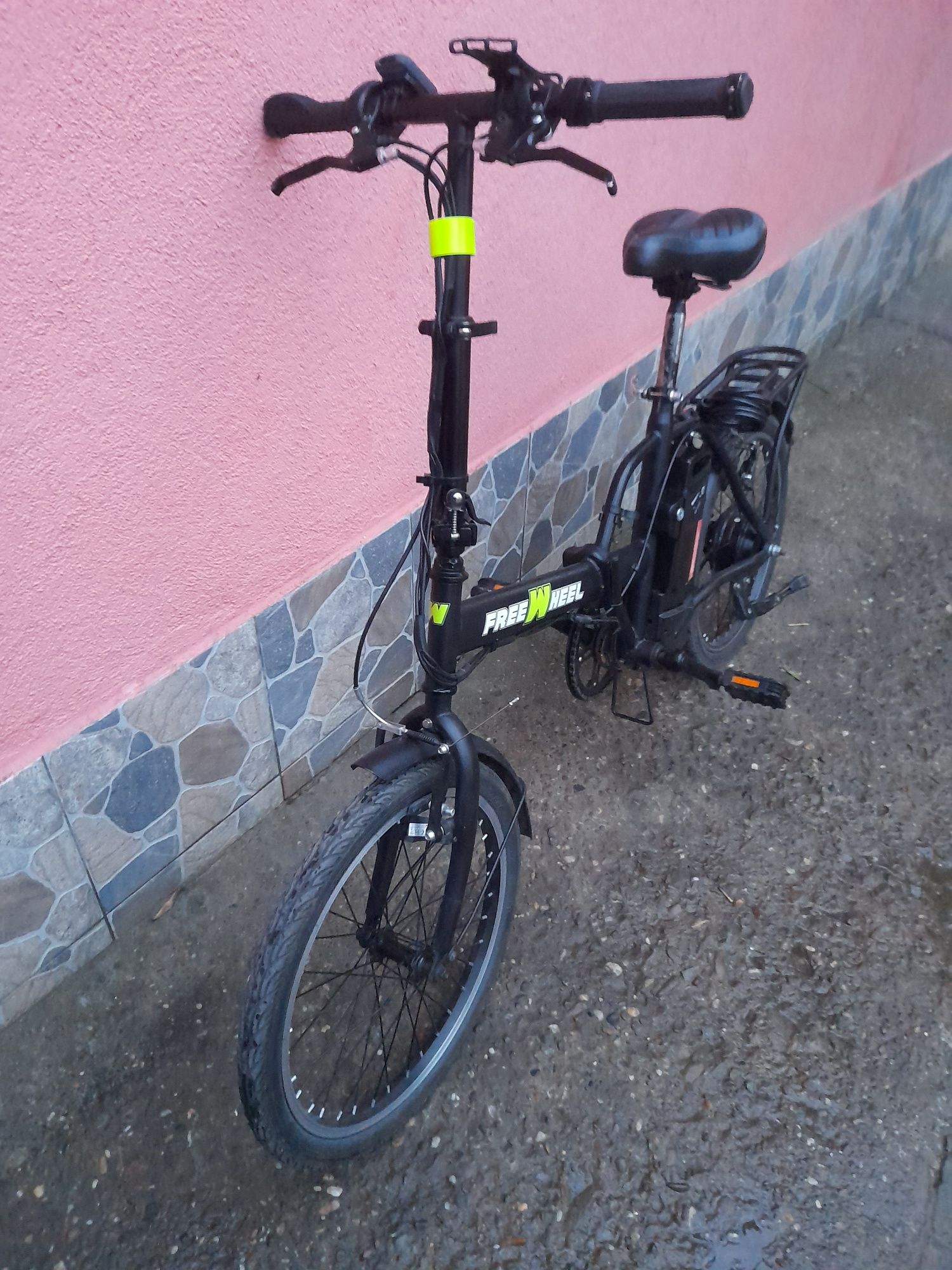 Se vinde bicicletã electricã ìn stare perfecta ca nouã frìni lumini