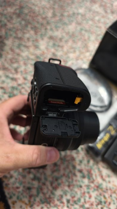 Nikon Z30 Kit cu 2 obiective si trei baterii - ca noul