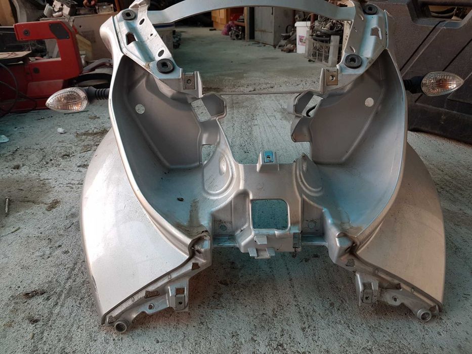 dezmembrez piese carene motor  piaggio mp3 lt x7 x8 x9 x10 beverly