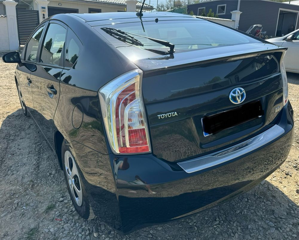Toyota Prius Advance Hybrid
