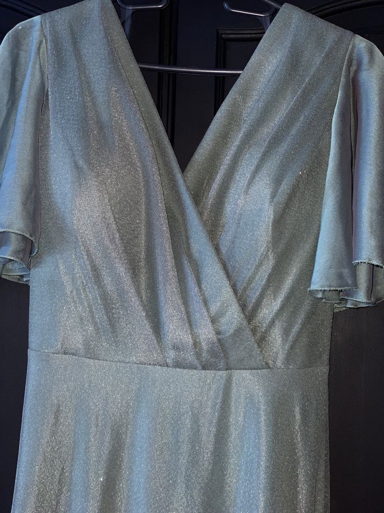 Официална дълга рокля цвят шам фъстък