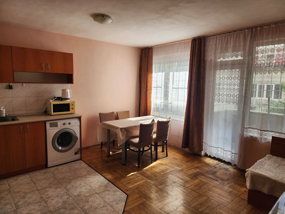 Двустаен апартамент до Спортна зала