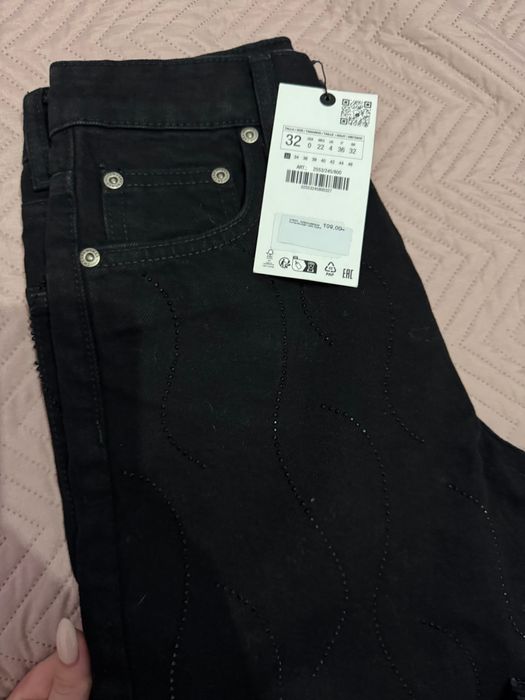 Нови черни дънки с камъни