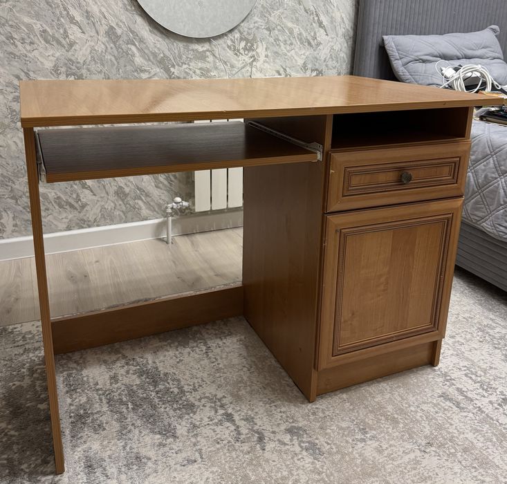 продам стол письменный