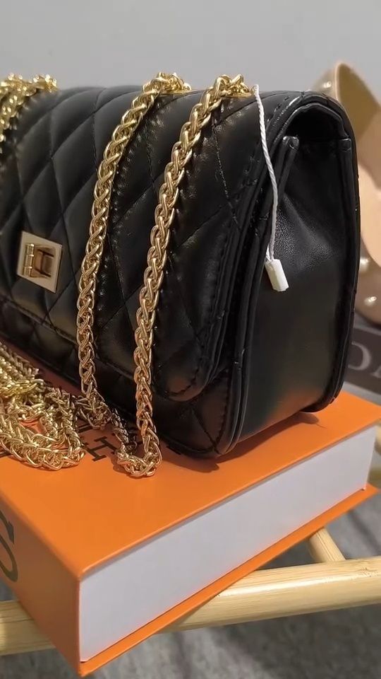 Чисто нова чанта тип Chanel
