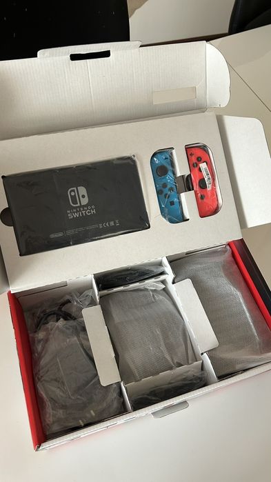 Nintendo Switch – Red & Blue (конзола + комплект аксесоари)

Продавам