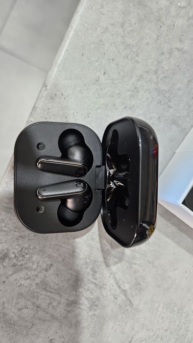 Casti wireless cu ecran LCD touch