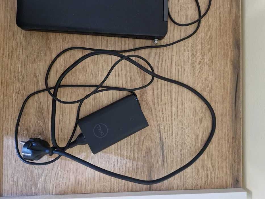 Продавам лаптоп Dell Latitude 5580 + чанта