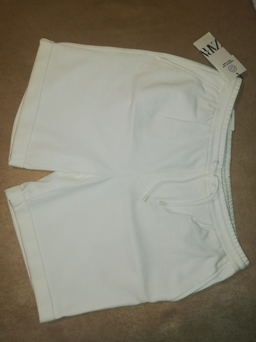 Pantaloni scurți bermude Zara foarte comfortabili